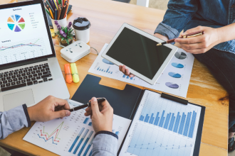 Rodrigo Balassiano ressalta como a nova regulamentação transforma a governança de fundos, fortalecendo transparência e responsabilidade.