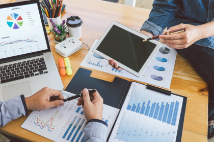 Rodrigo Balassiano ressalta como a nova regulamentação transforma a governança de fundos, fortalecendo transparência e responsabilidade.