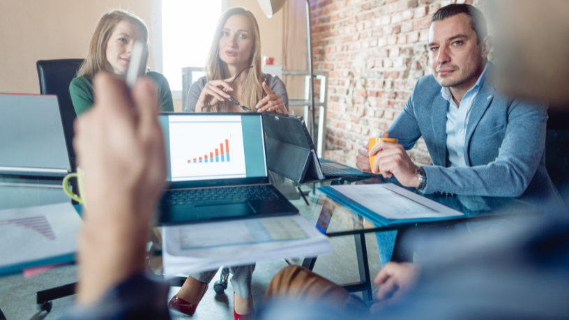 Carlos Eduardo Rosalba Padilha explica como equilibrar dívida e capital próprio para expandir com segurança.