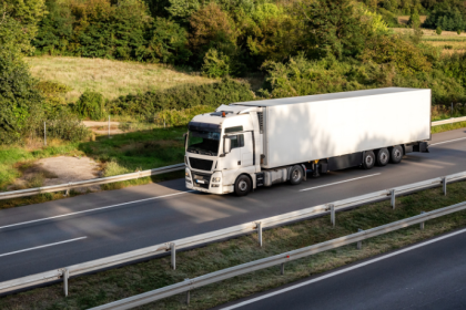 Avantec Transportes explica como as mudanças comerciais em horários alternativos otimizam tempo e reduzem custos operacionais.