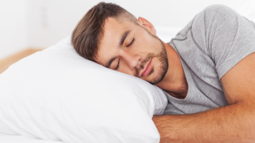 Gustavo Luíz Guilherme Pinto explica como o sono de qualidade potencializa o desempenho e acelera a recuperação muscular.