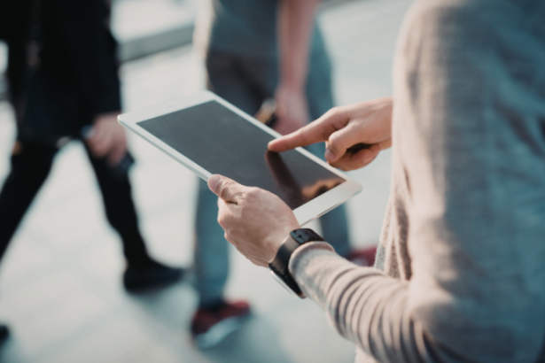 A Internet das Coisas transformando a educação em ambiente com Gustavo Morceli.